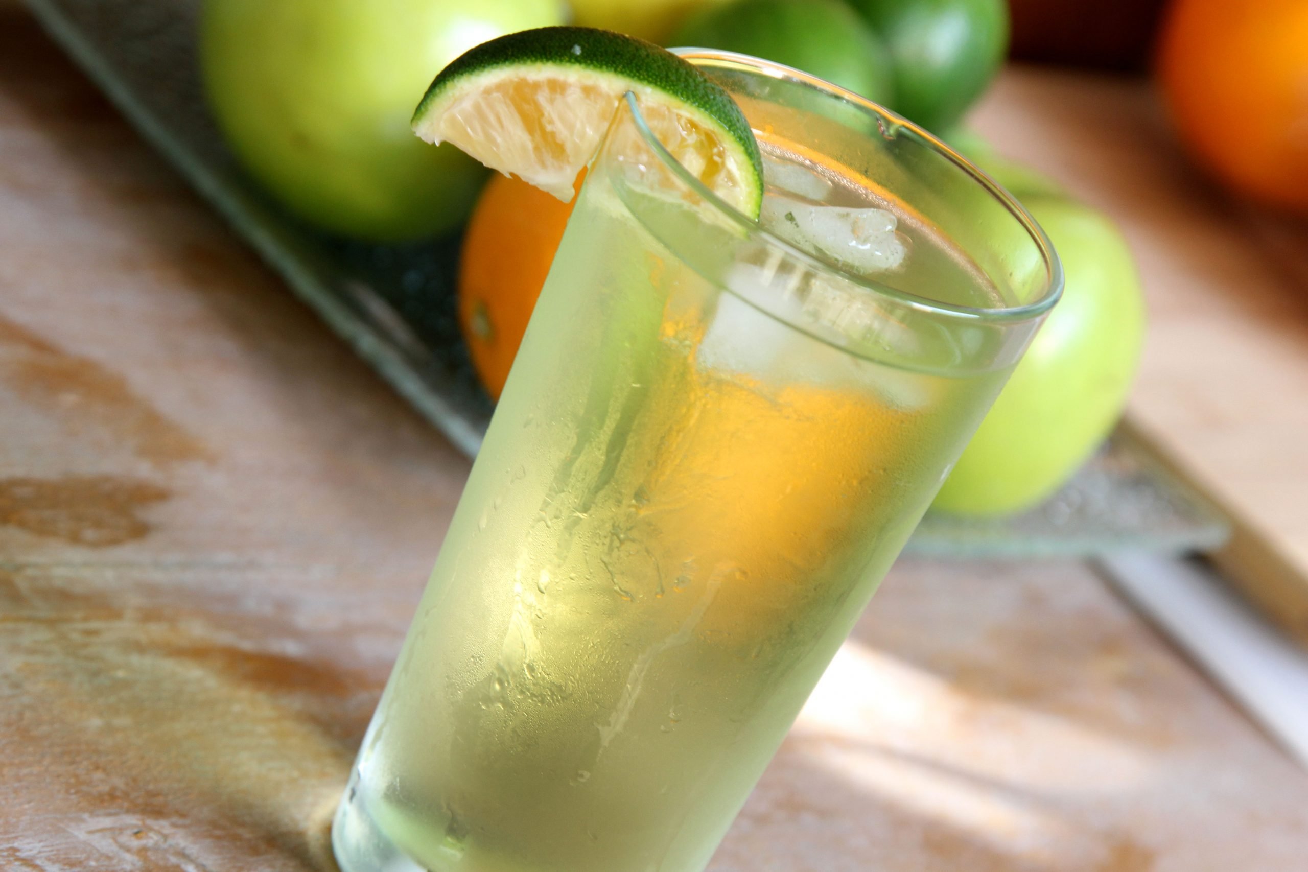 4 Ways to Make a Gin and Juice Drink