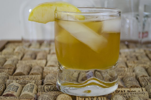 Drinks to Mix with Scotch Whisky (with Pictures)