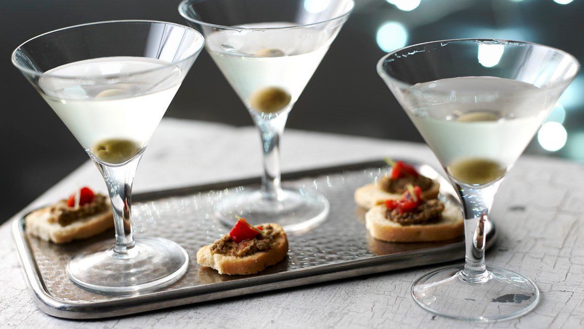 How To Make A Dirty Vodka Martini Without Vermouth