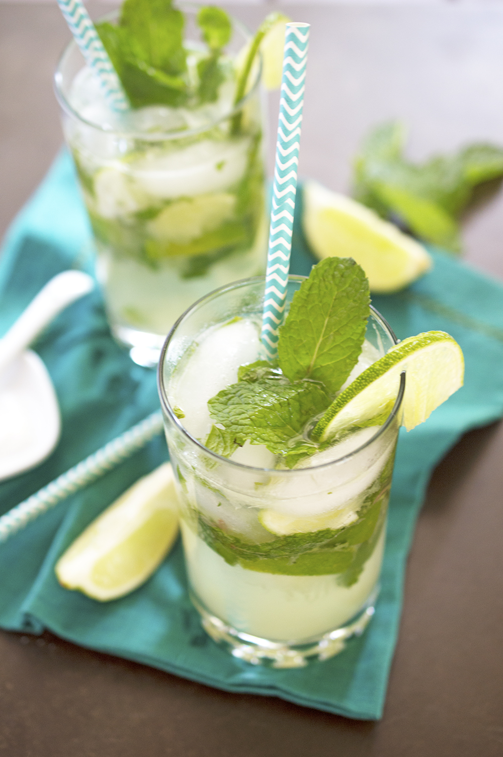 How to make The BEST Mint Mojito! (5 Ingredients!)