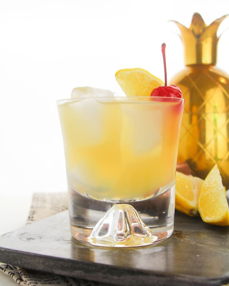 Learn how to make a Classic Whiskey Sour for your year ...