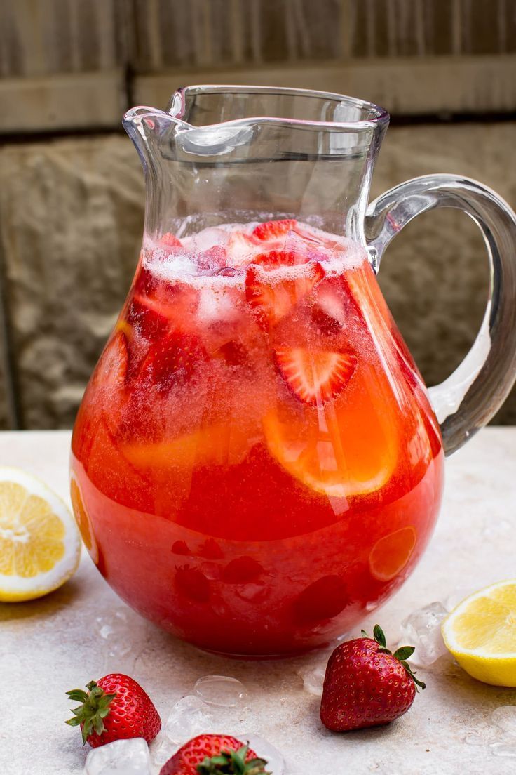 Strawberry Lemonade #vodkapunch This easy homemade ...