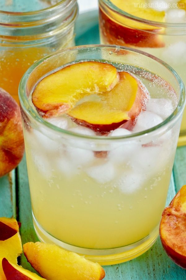 This Peach Vodka Smash is the perfect summer cocktail ...